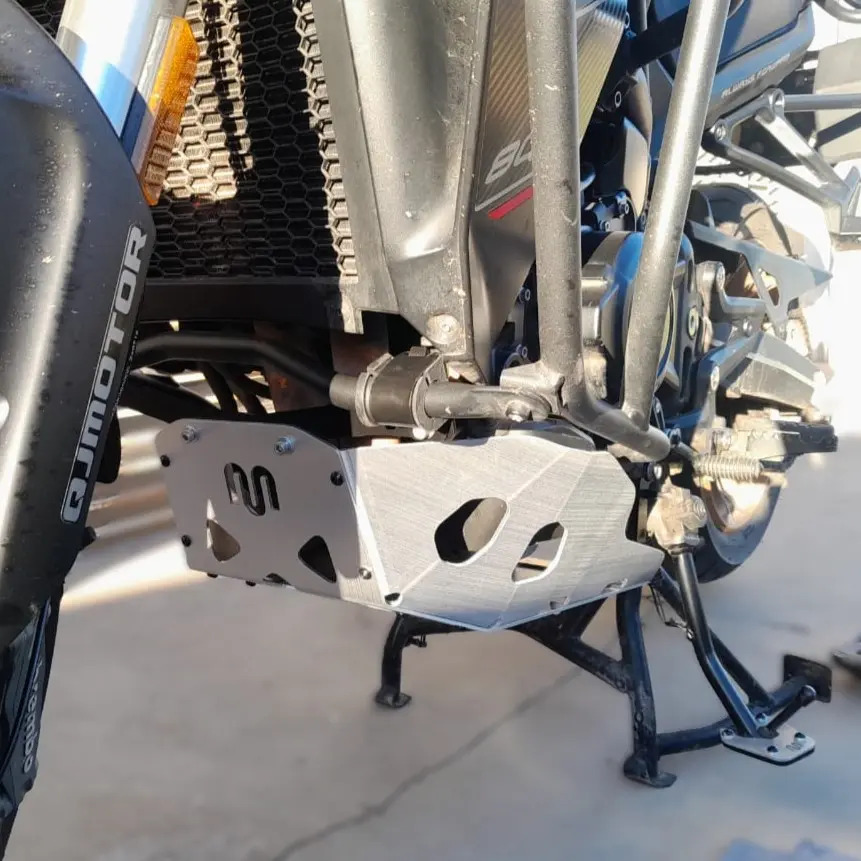 Cubre Carter Aluminio Qj Motor Srt 800 Moweel Aluminio Pulido